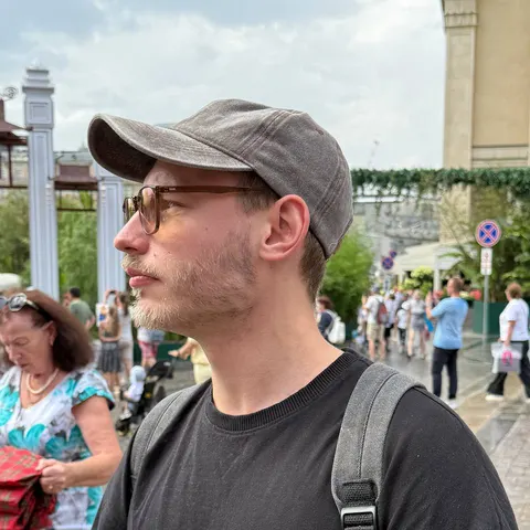 Антон Попов